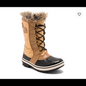 Sorel Tofino II Boot with Faux Fur in Fawn